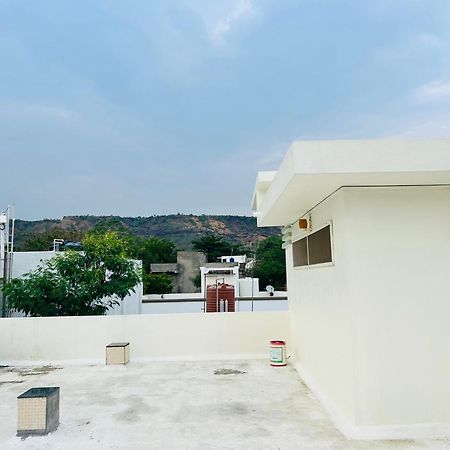 Private & Elegant 3Bhk Villa, Hillside Hideaway, 10 Mins From Mh Bus Stand Aurangabad  Eksteriør billede